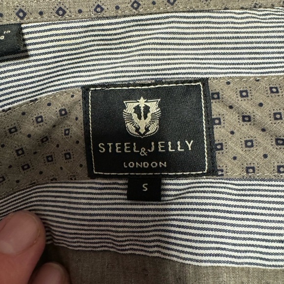 The Elegant Duo: Steel and Jelly from London, Adorned in a Grey and White Shirt - Picture 2 of 3